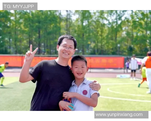 足球明星与孩子们的温馨互动视频展现亲子时光的快乐与成长