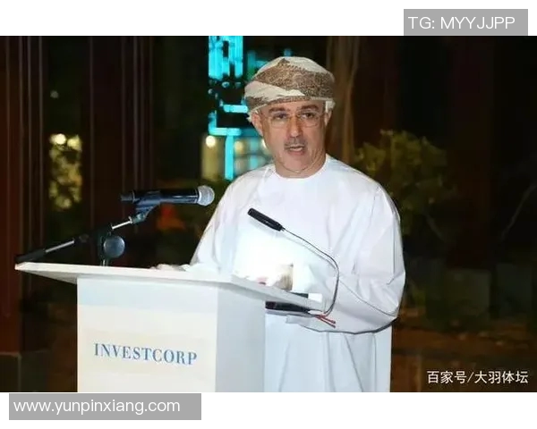 足球明星在家中大显身手亲自收拾家务展现生活的一面